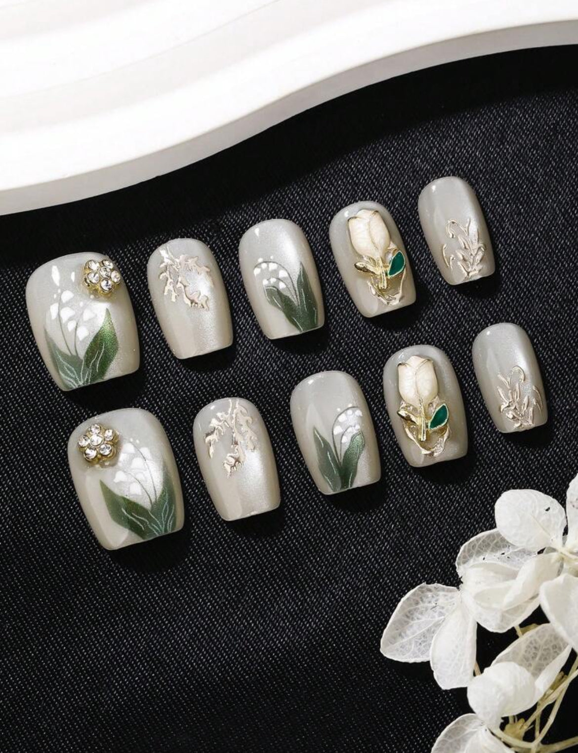 Classy Flowery 10 Pcs Handmade Set